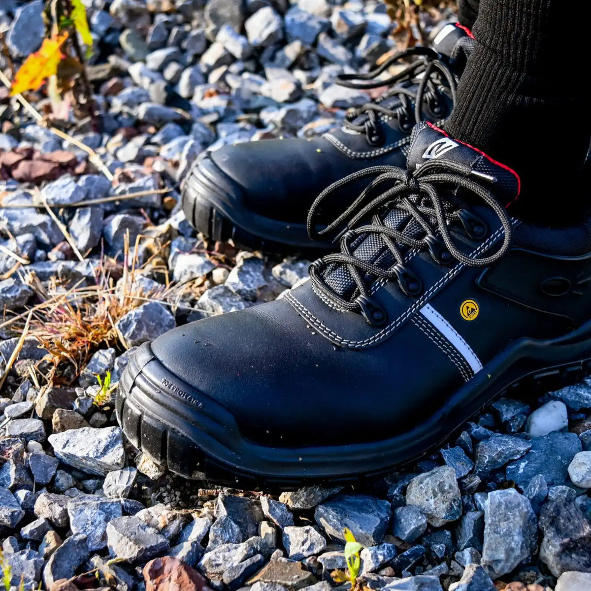 Nitras Utility Step S3L Sicherheitshalbschuhe schwarz – schwarz